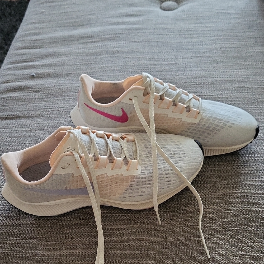 Nike Women's Athletic Shoes in White and Pink